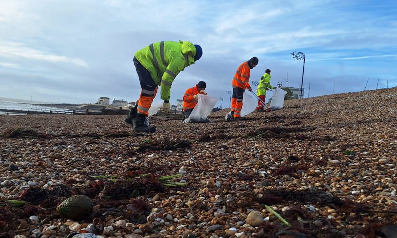 West Sussex shoreline clean-up operation continues into the weekend ...