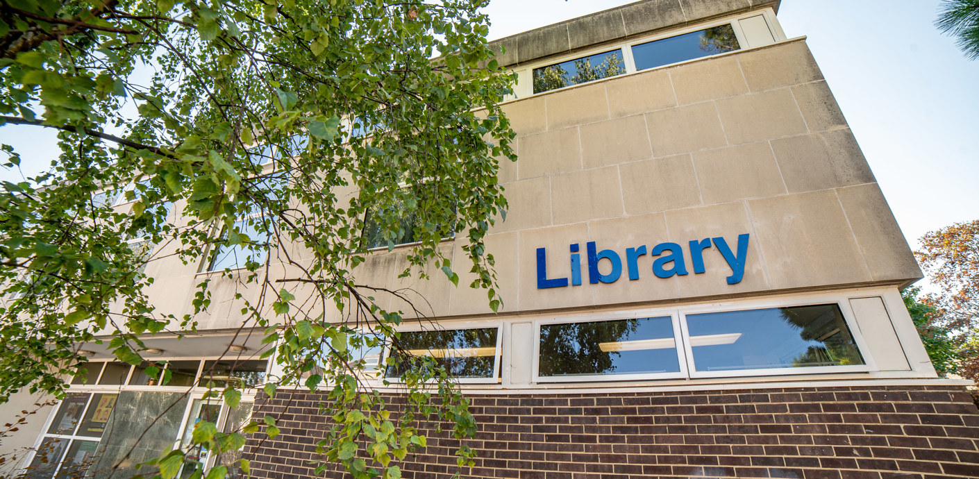 nojs Photo of the outside of Bognor Library