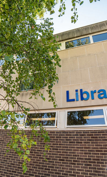 Photo of the outside of Bognor Library