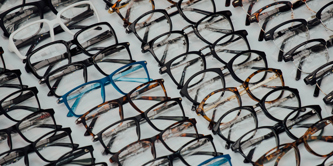 Pairs of spectacles laid out in 4 diagonal lines.
