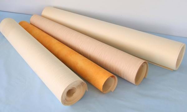4 rolls of wallpaper.