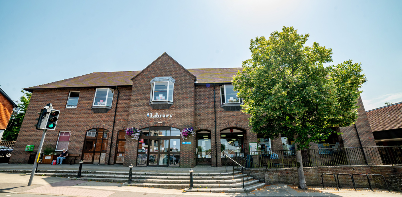 nojs Photo of the outside of East Grinstead Library