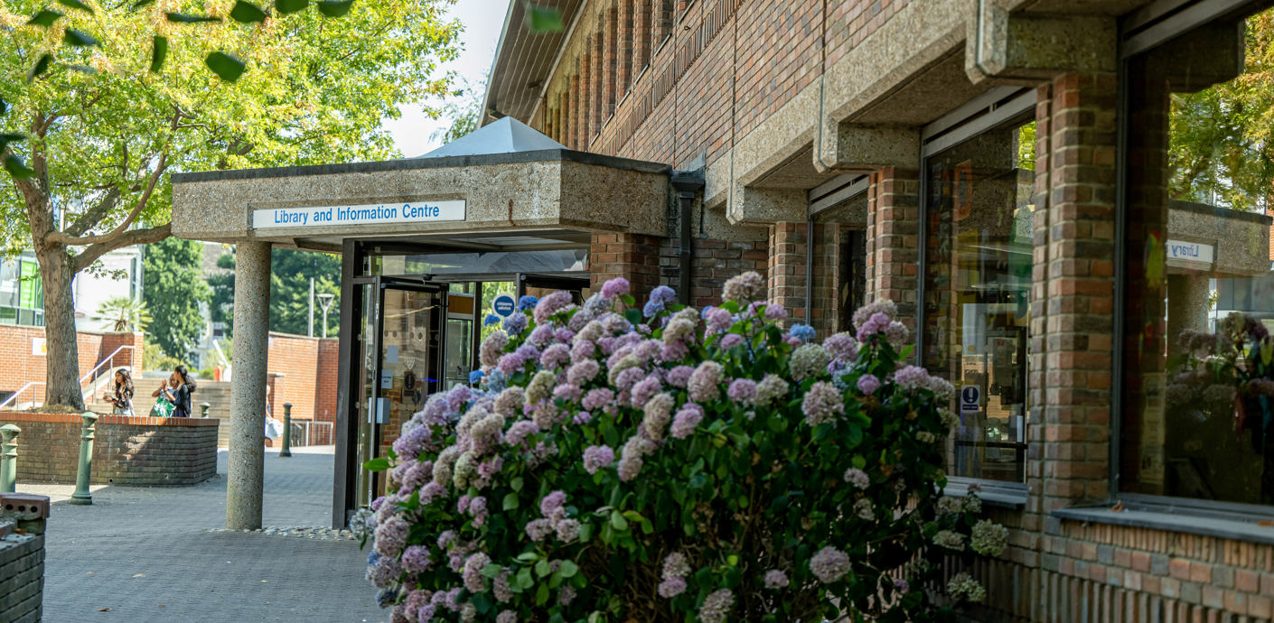 nojs Photo of the outside of Horsham Library